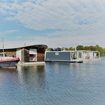 Boatlodge, Anegada * Maastricht