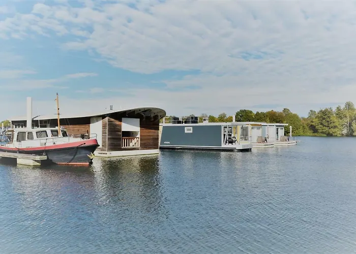 Boatlodge, Anegada * Маастрихт